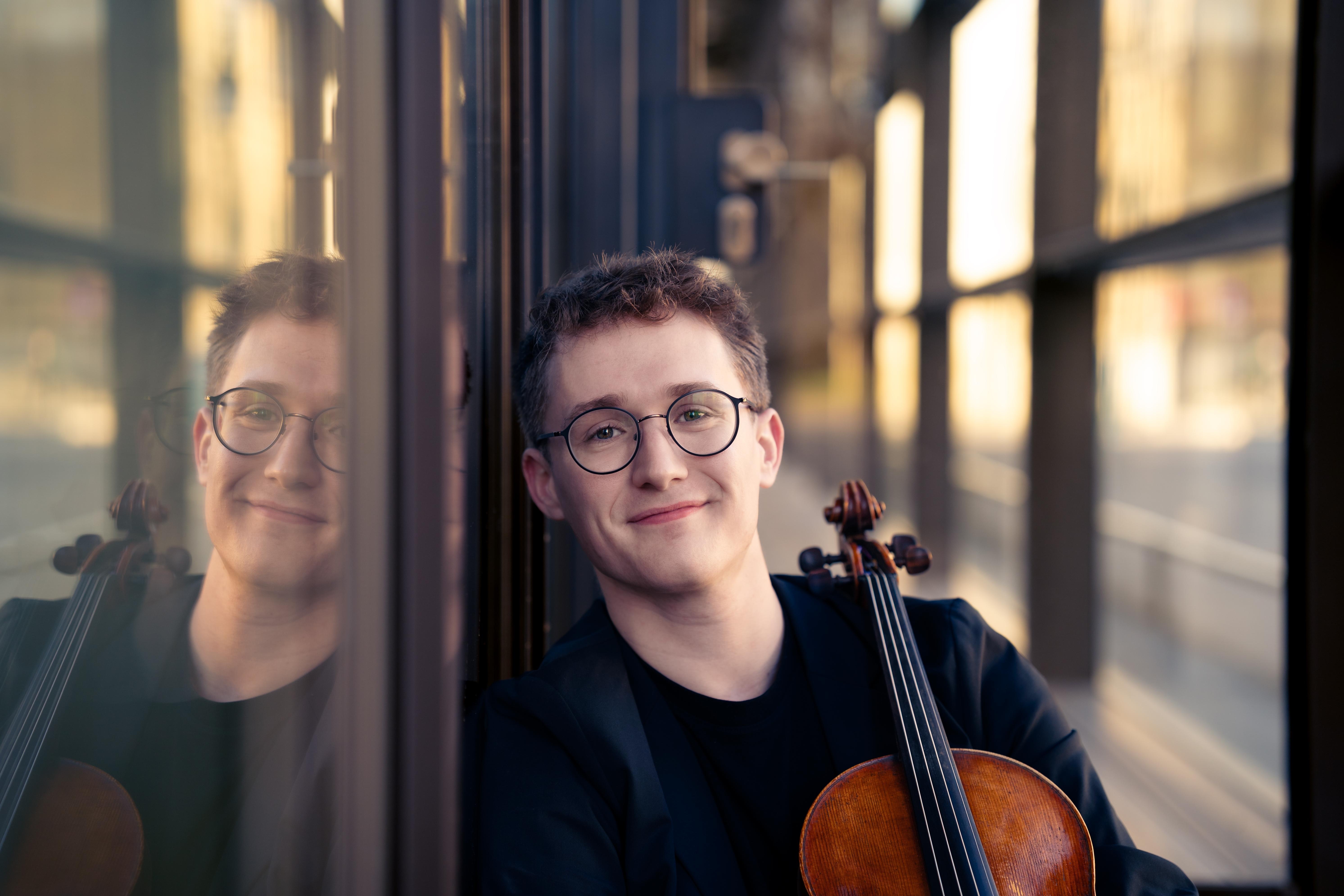 ChristopherEllis／English／ ReallyTogether Christopher Broyles | Viola, Violin